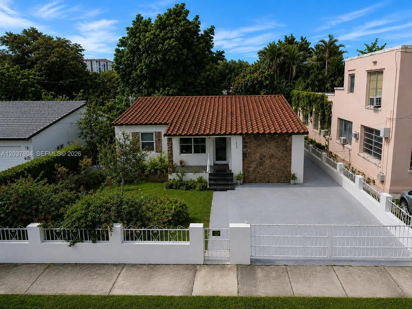 4240 SW 14th St, Miami FL 33134