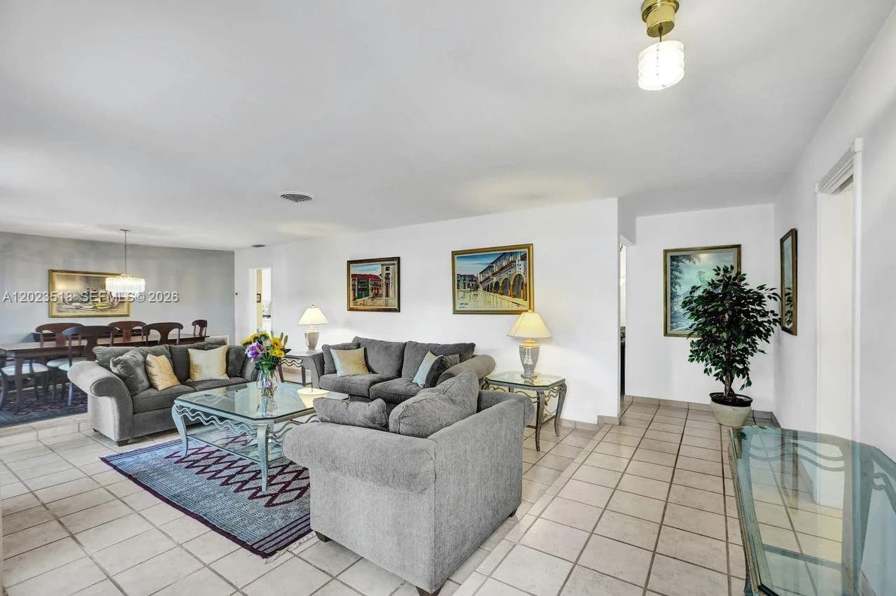 8521 SW 86th Ct, Miami FL 33143