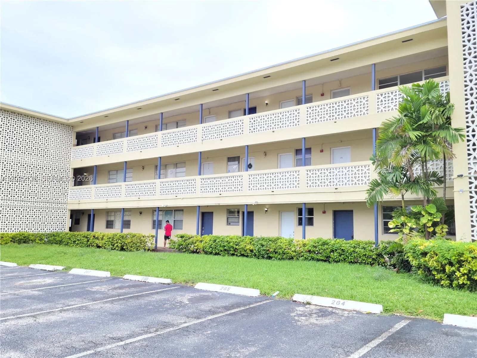 11960 NE 19th Dr # 16, North Miami, FL 33181