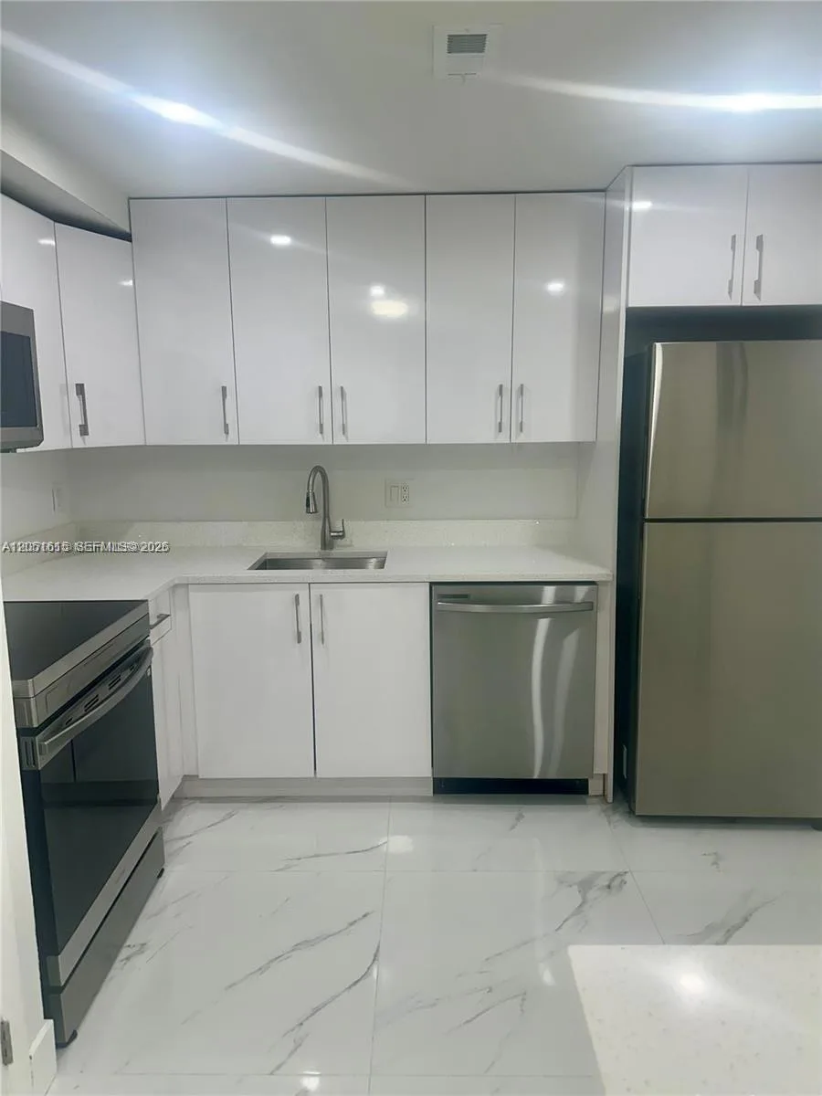 4166 Inverrary Dr # 210, Lauderhill FL 33319