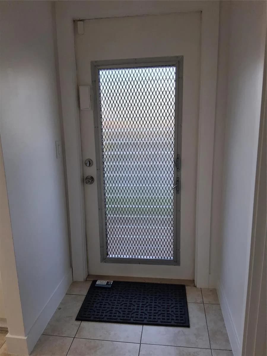 9800 Sunrise Lakes Boulevard # 109, Sunrise FL 33322