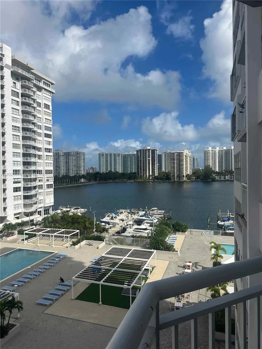 18041 Biscayne Blvd # 702, Aventura FL 33160