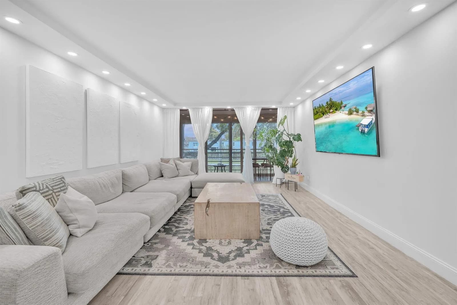 6921 Cypress Road # Apt B19, Plantation FL 33317