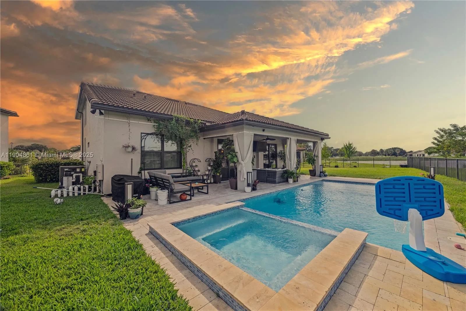 8152 NW 78th St, Tamarac FL 33321