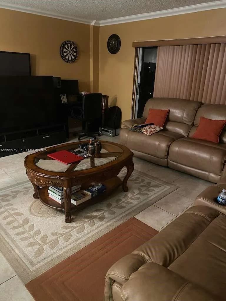 4174 Inverrary Dr # 605, Lauderhill FL 33319