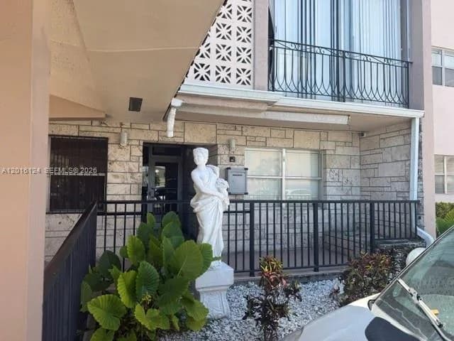 3640 NW 9th St # 201, Miami, FL 33125