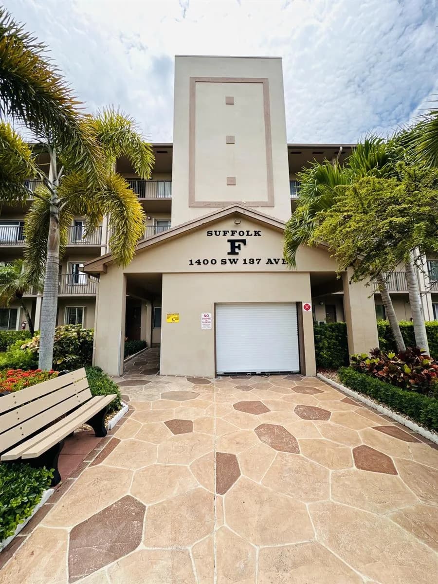 1400 SW 137 Avenue # 107f, Pembroke Pines FL 33027
