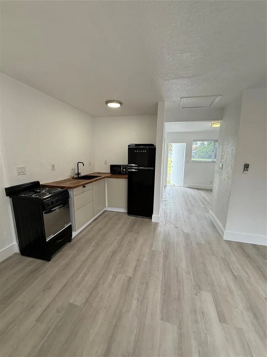 2213 Lincoln Street, Hollywood FL 33020