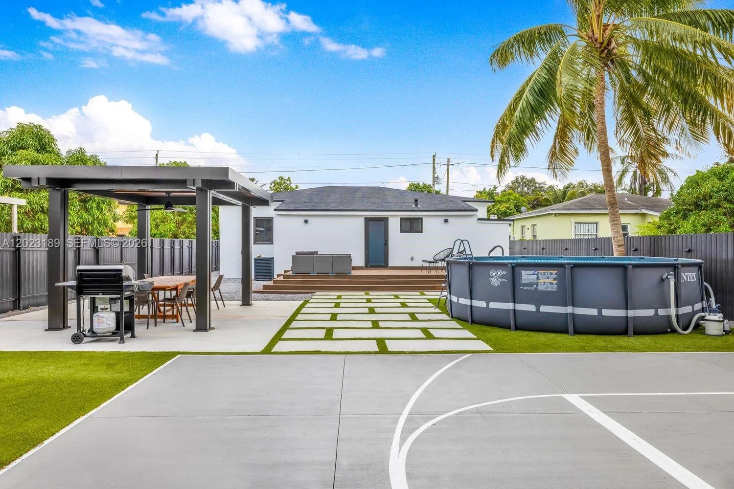 121 NW 53rd St, Miami FL 33127