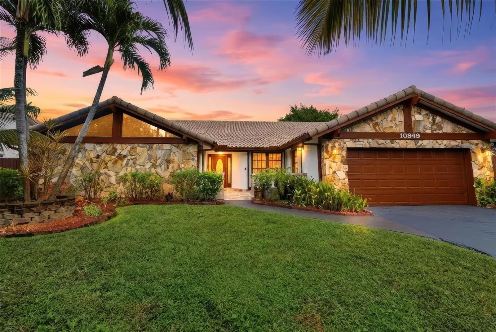 10949 NW 1st Manor, Coral Springs FL 33071