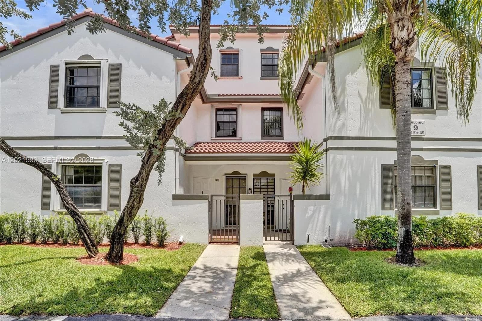 15825 SW 3rd Ct # 103, Pembroke Pines, FL 33027