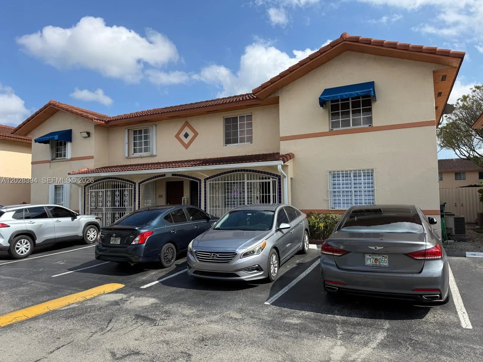 2212 W 74th St # 201-28, Hialeah FL 33016