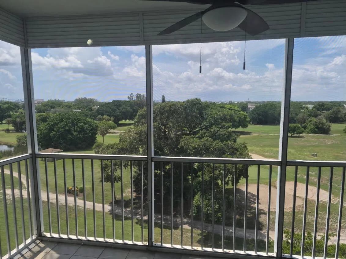 3050 N PALM AIRE Drive # 702, Pompano Beach, FL 33069