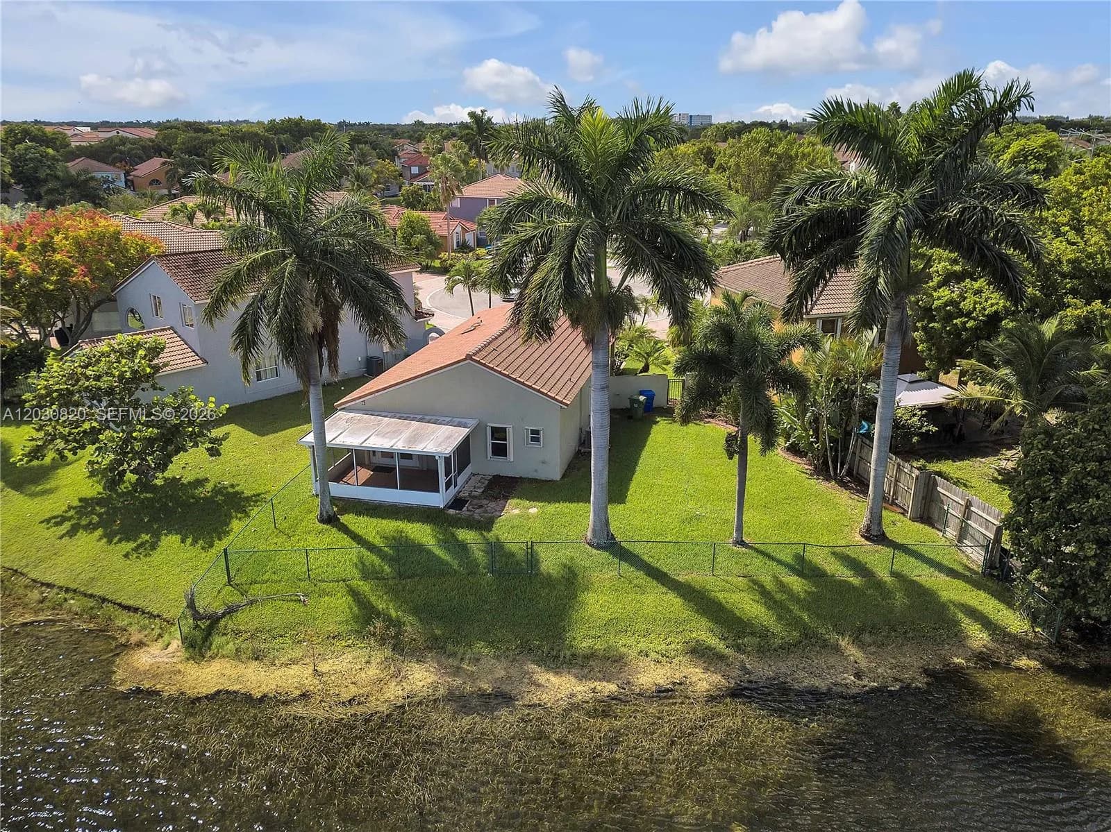 10627 NW 7th St, Pembroke Pines, FL 33026