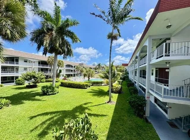581 Blue Heron Drive # 221-B, Hallandale Beach FL 33009