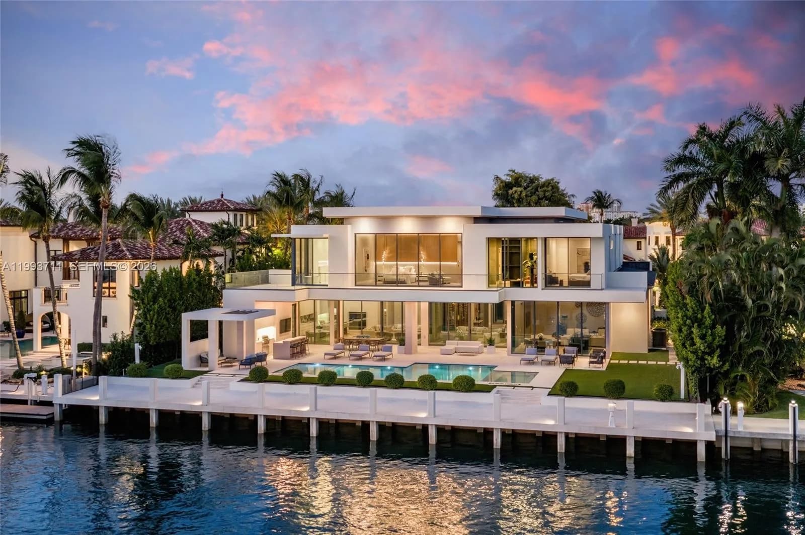 2560 Del Lago Dr, Fort Lauderdale FL 33316