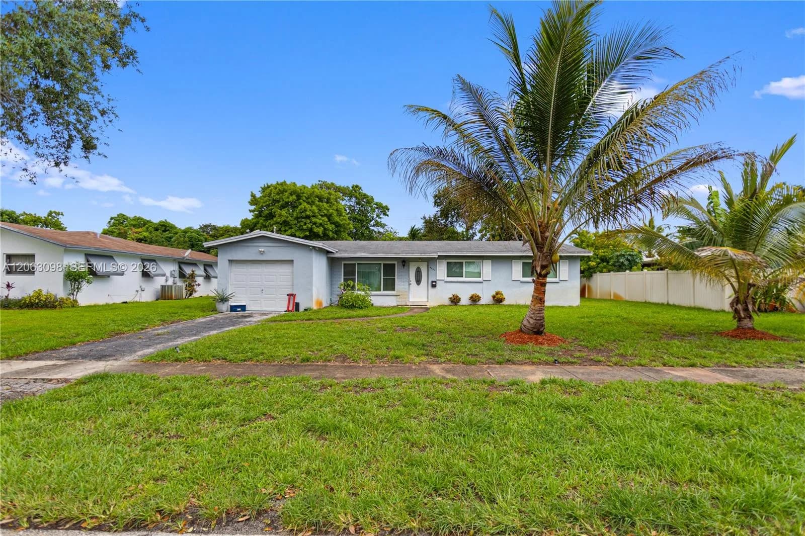4857 NW 8th Ct, Plantation FL 33317
