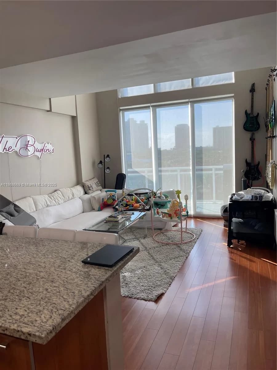 3000 NE 188th St # 706, Aventura FL 33180