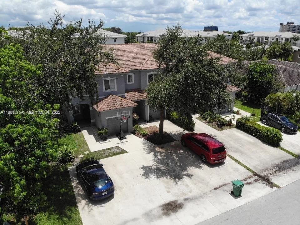 8706 NW 38th Dr, Coral Springs FL 33065