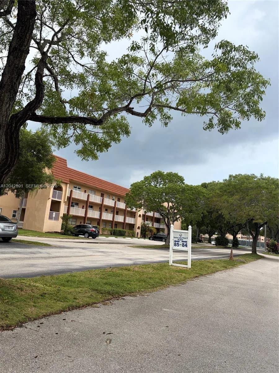 2741 N Pine Island Rd # 109, Sunrise FL 33322