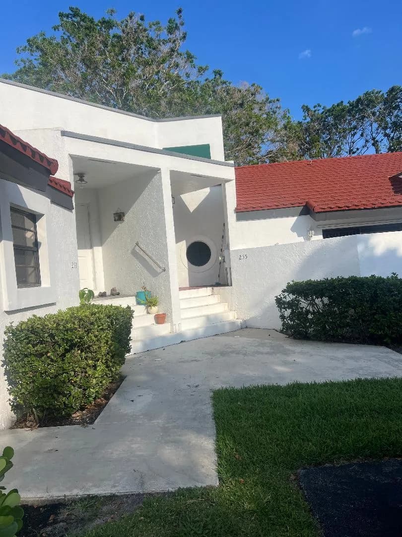 255 NW 36th Avenue, Deerfield Beach FL 33442