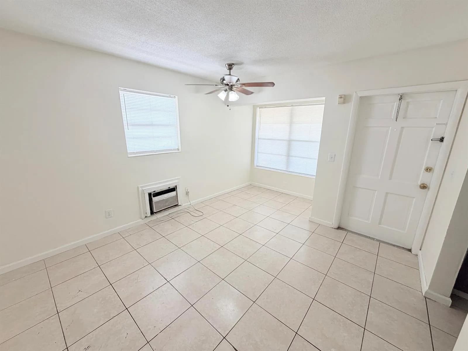 3030 NW 43rd Terrace # 207, Lauderdale Lakes FL 33313
