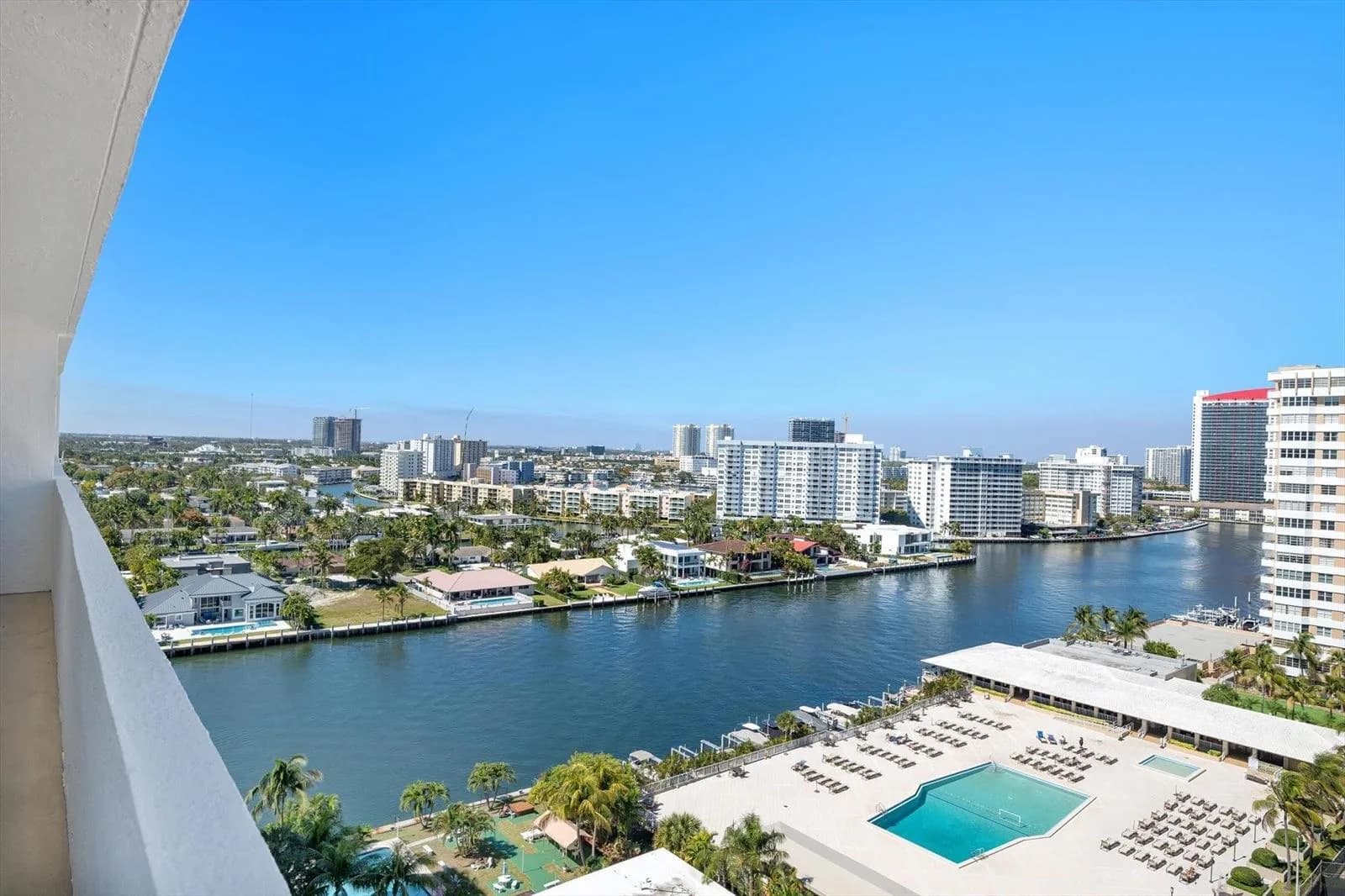 2017 S Ocean Drive # Ph1, Hallandale Beach FL 33009