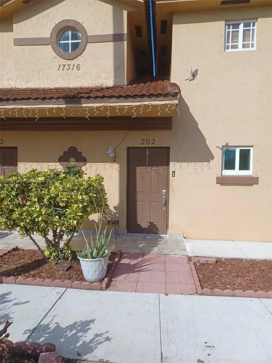 17316 NW 74th Ave # 202, Hialeah FL 33015