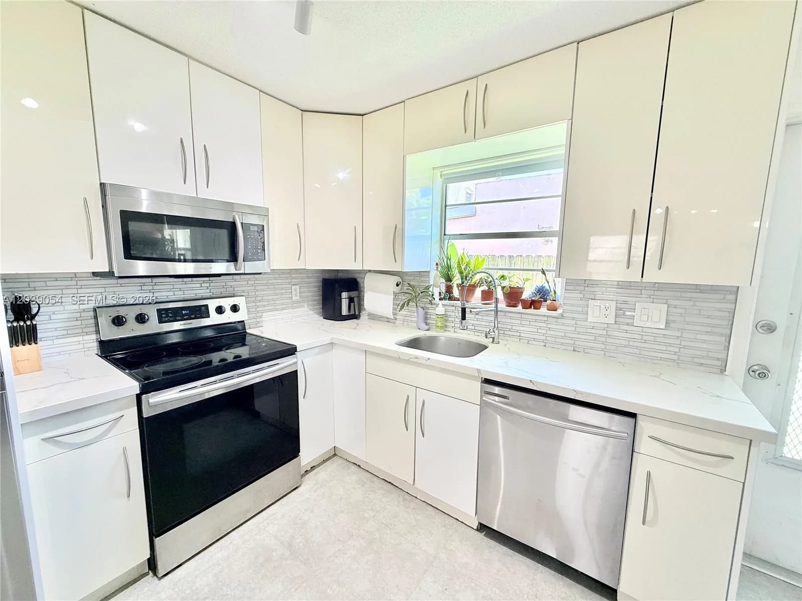 1722 Mayo St # 105, Hollywood, FL 33020