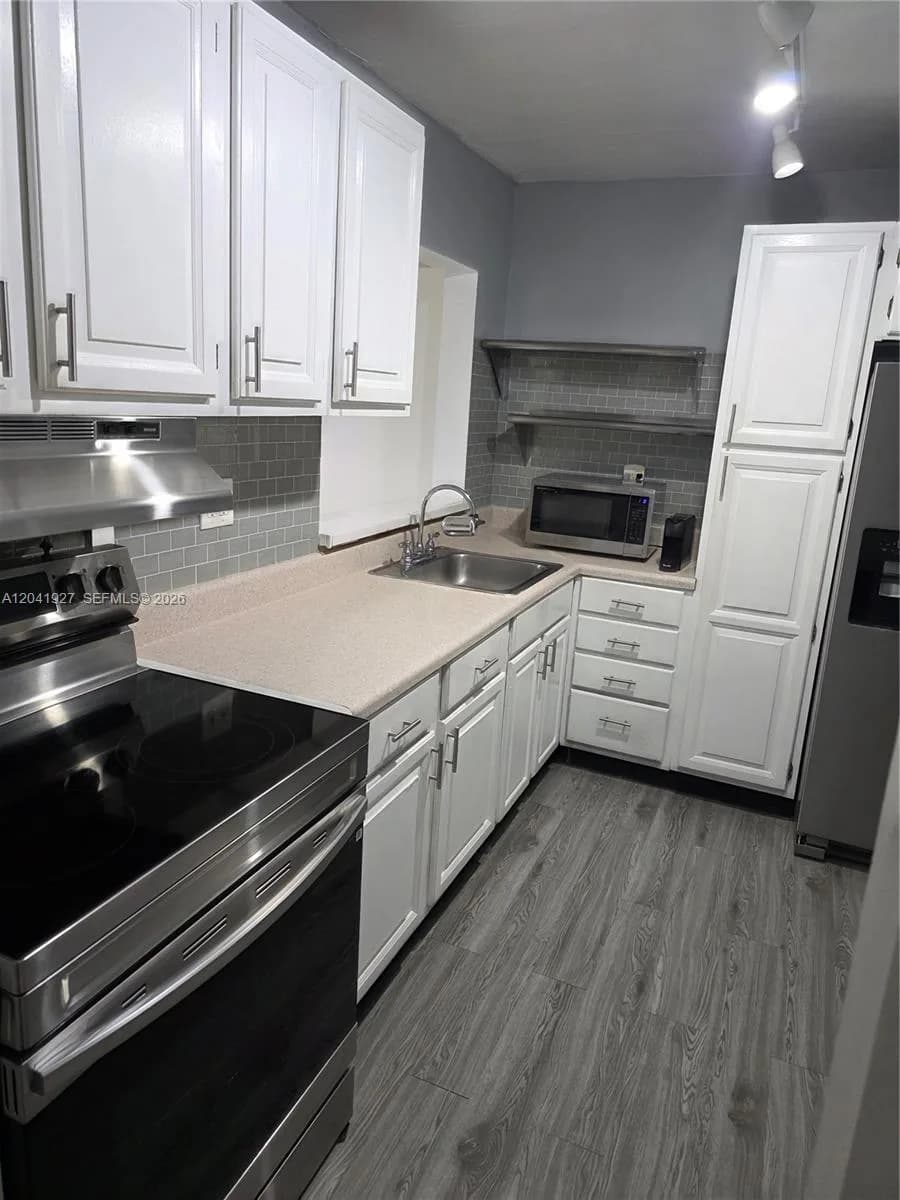 8065 SW 107th Ave # 202, Miami, FL 33173