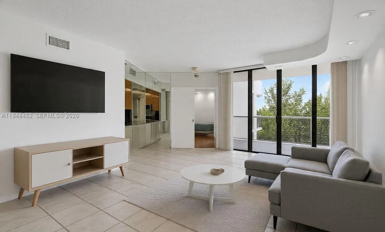 20281 E Country Club Dr # 405, Aventura FL 33180