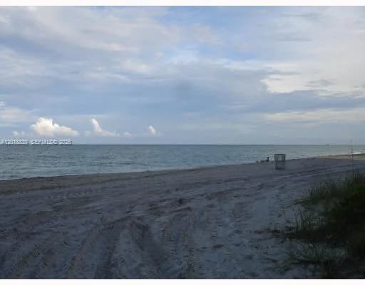 6039 COLLINS AV # 537, Miami Beach, FL 33140