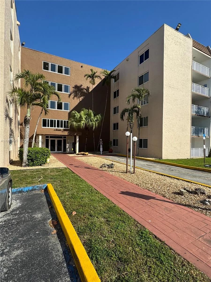6960 Miami Gardens Dr # 2-516, Hialeah FL 33015
