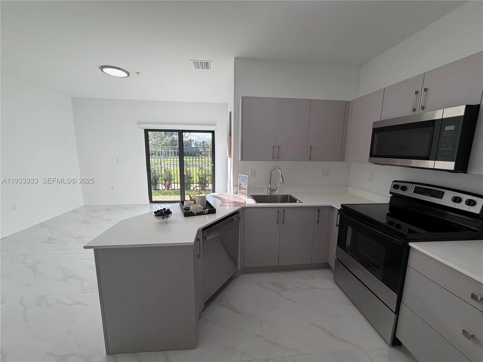 2308 E 4th ave # 208, Hialeah, FL 33013