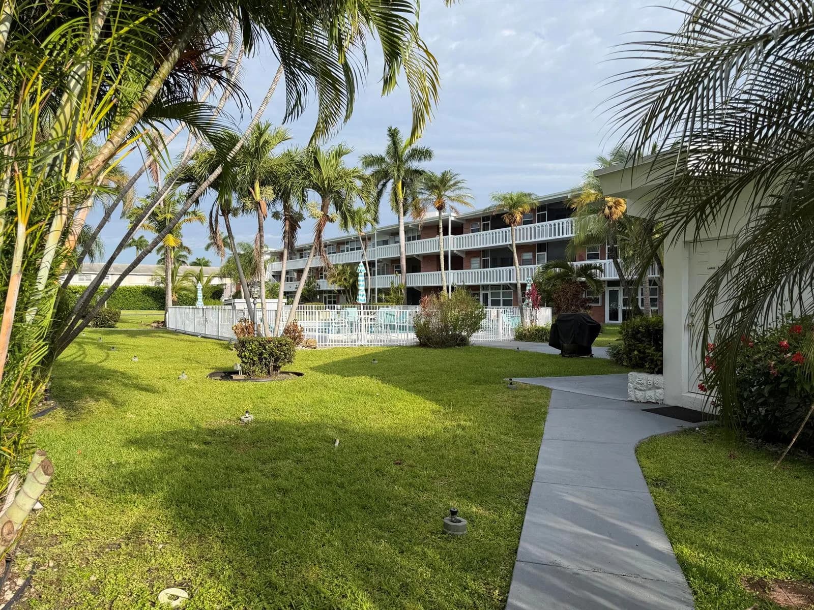161 NE 10th Avenue # 12b, Hallandale Beach, FL 33009