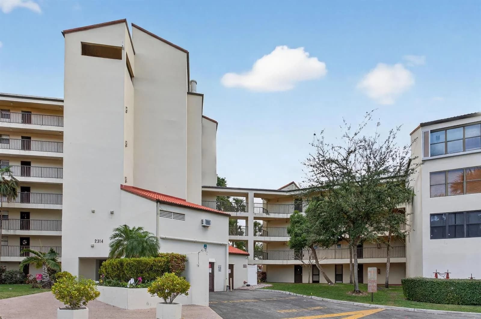 2314 S Cypress Bend Drive # 114, Pompano Beach, FL 33069