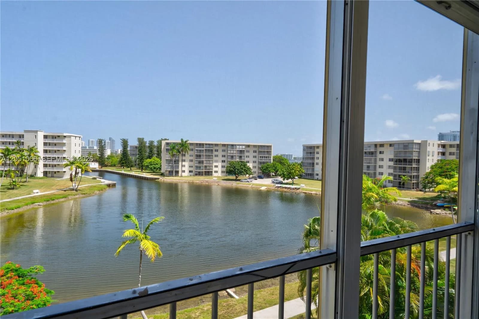 2851 Leonard Dr # J402, Aventura FL 33160