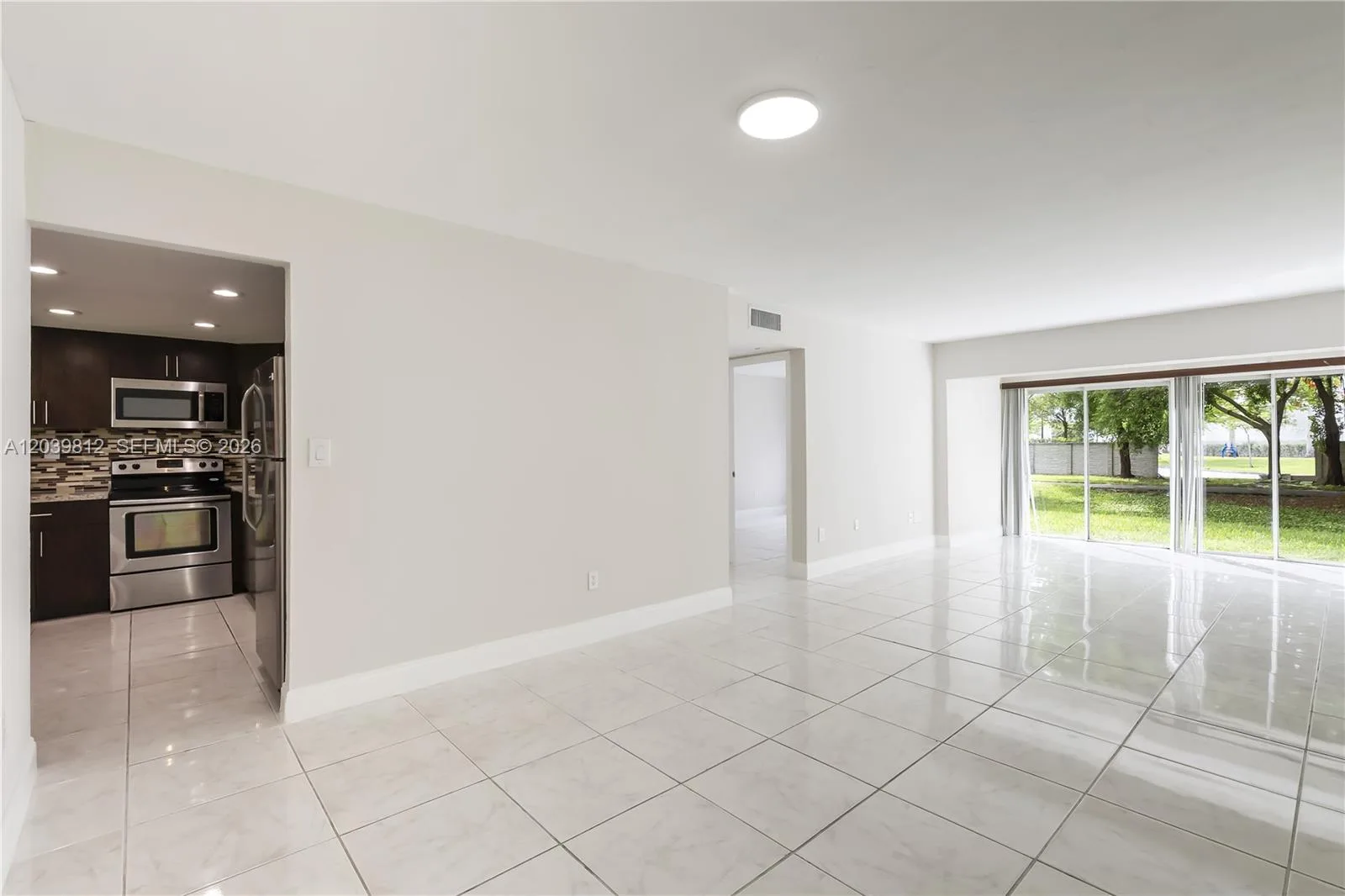 9180 Fontainebleau Blvd # 103, Miami, FL 33172