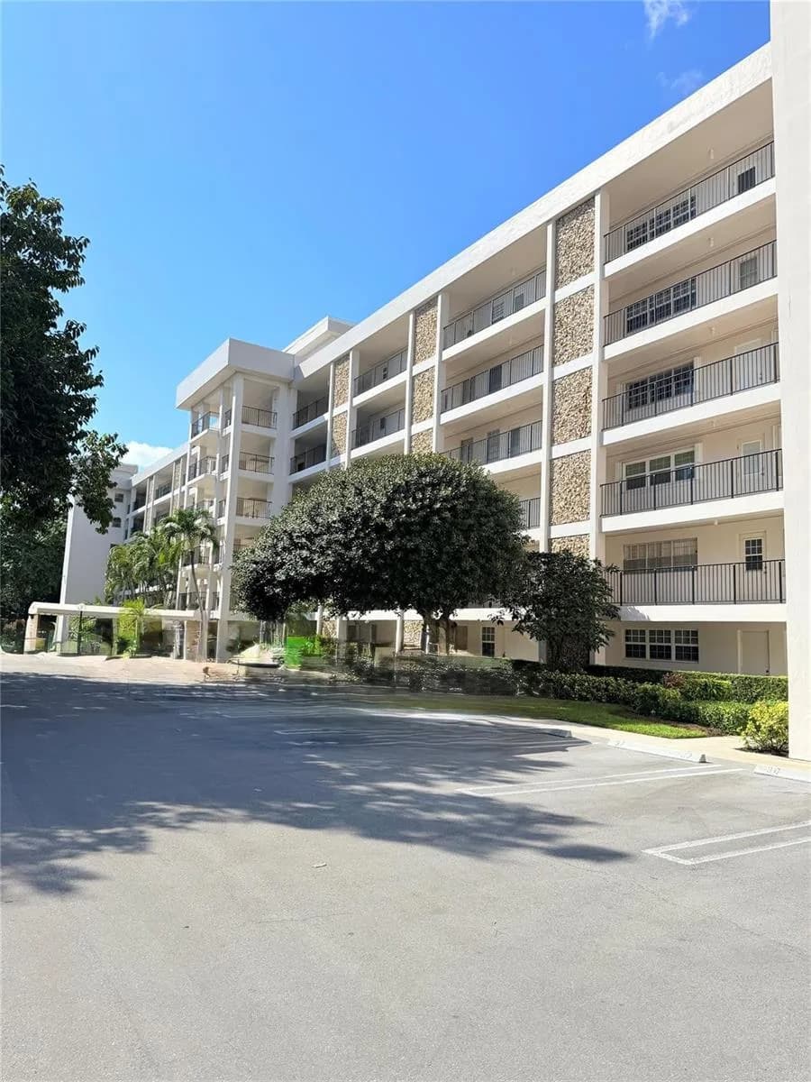 2801 N Palm Aire Drive # 604, Pompano Beach, FL 33069