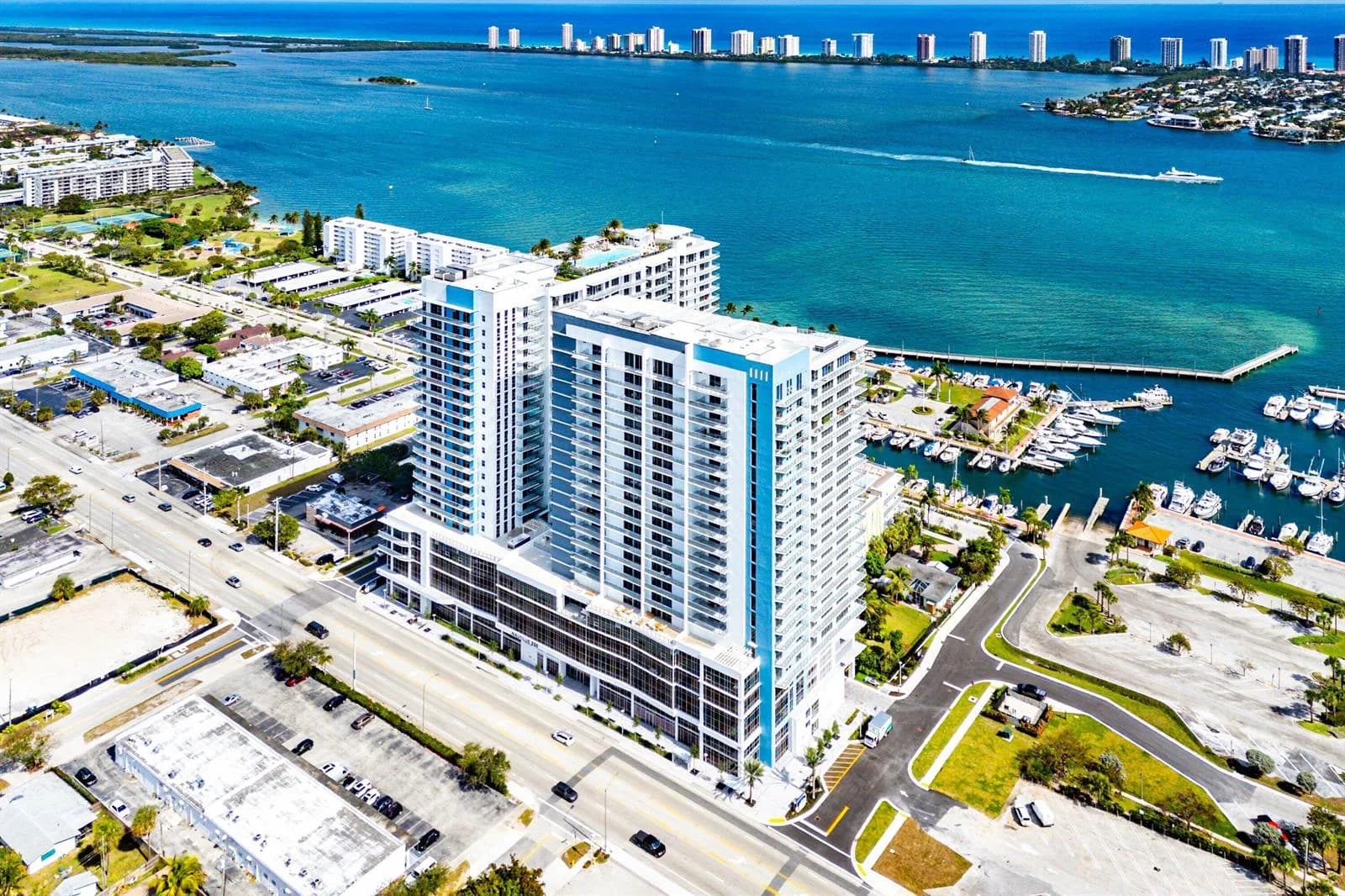 220 Lake Shore Drive # 1613, Lake Park FL 33403