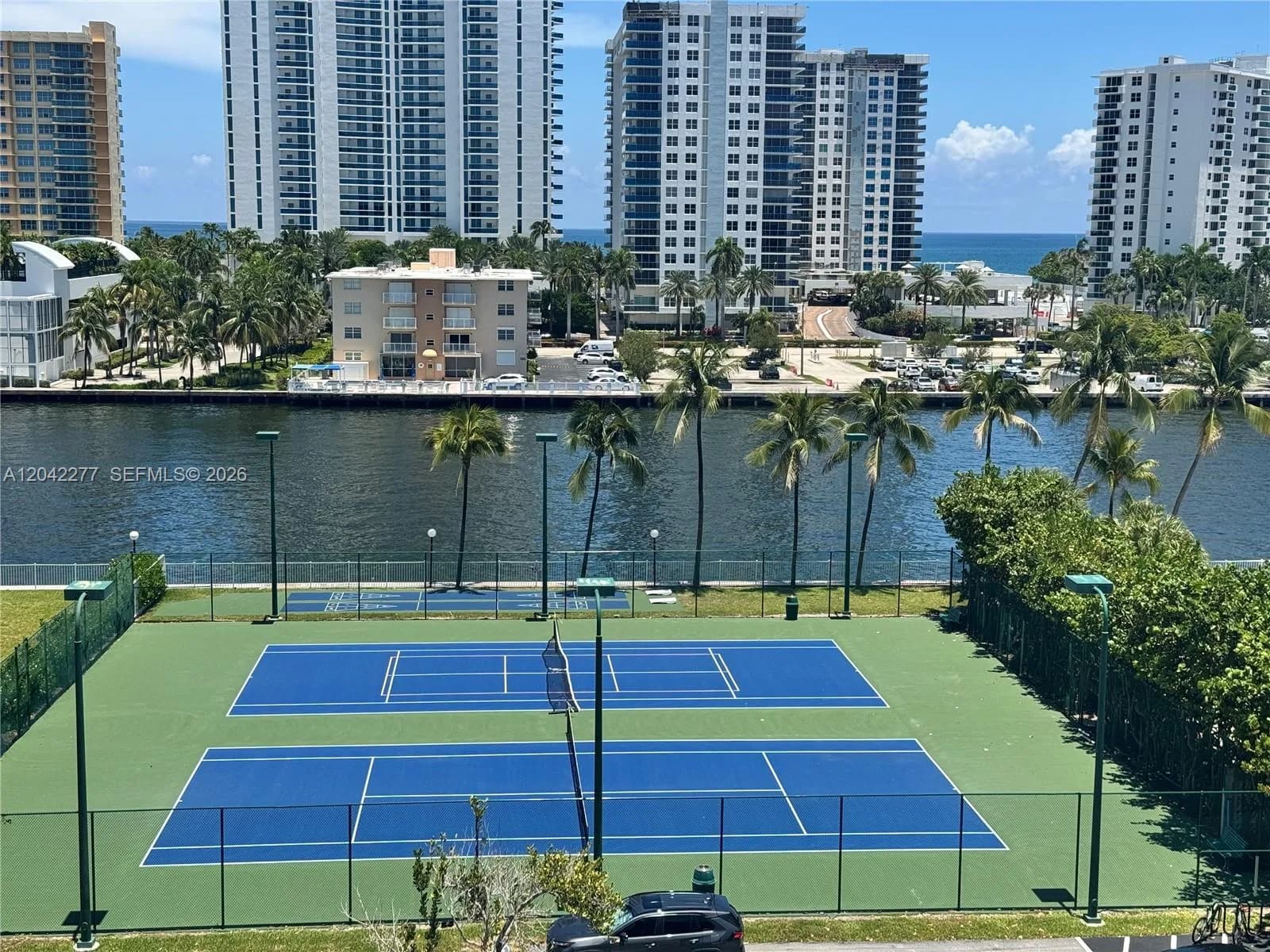 1000 Parkview Dr # 726, Hallandale Beach FL 33009