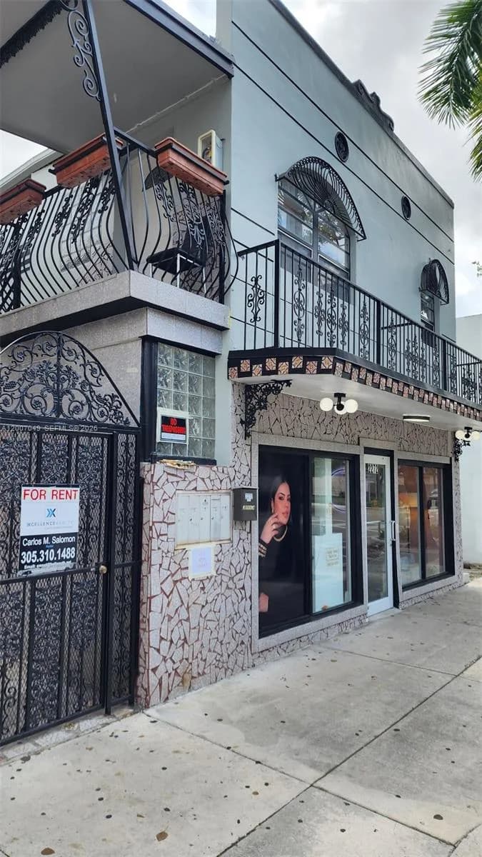 2272 SW 8th St # 3, Miami, FL 33135