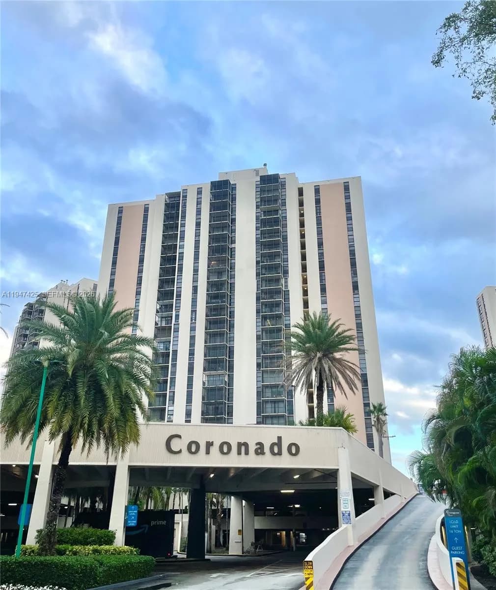 20335 W Country Club Dr # 405, Aventura, FL 33180
