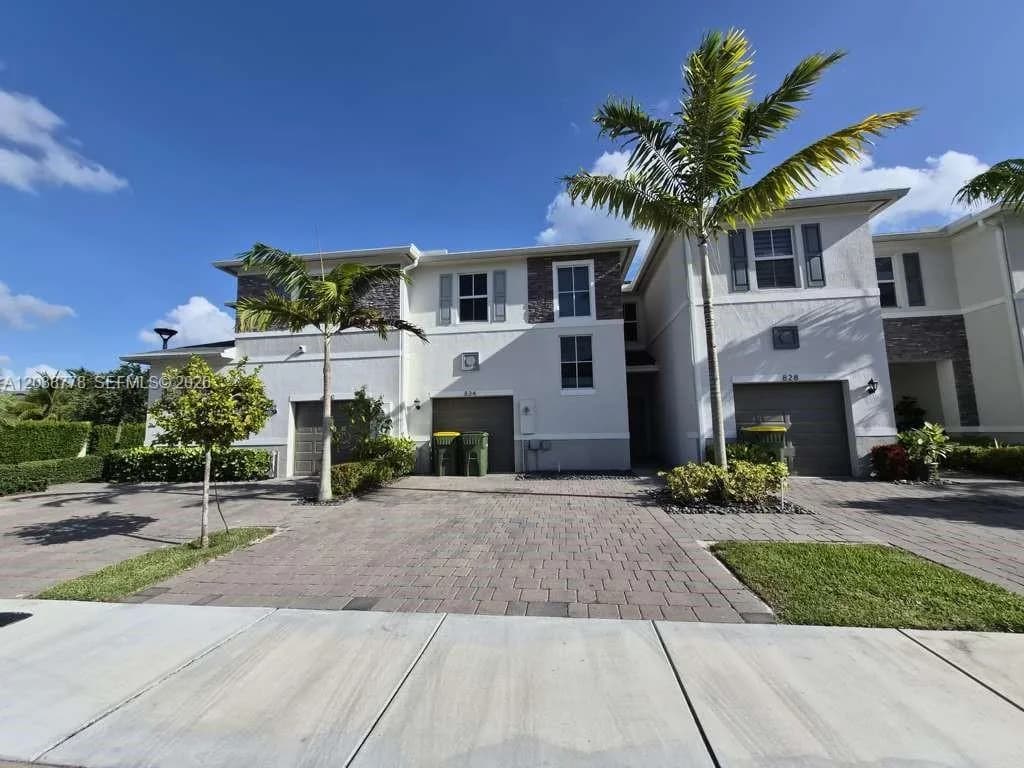 834 SE 16th Ct, Homestead FL 33034
