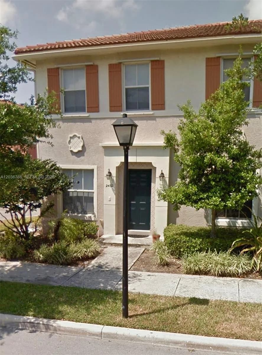 2432 SW 99th Way, Miramar FL 33025