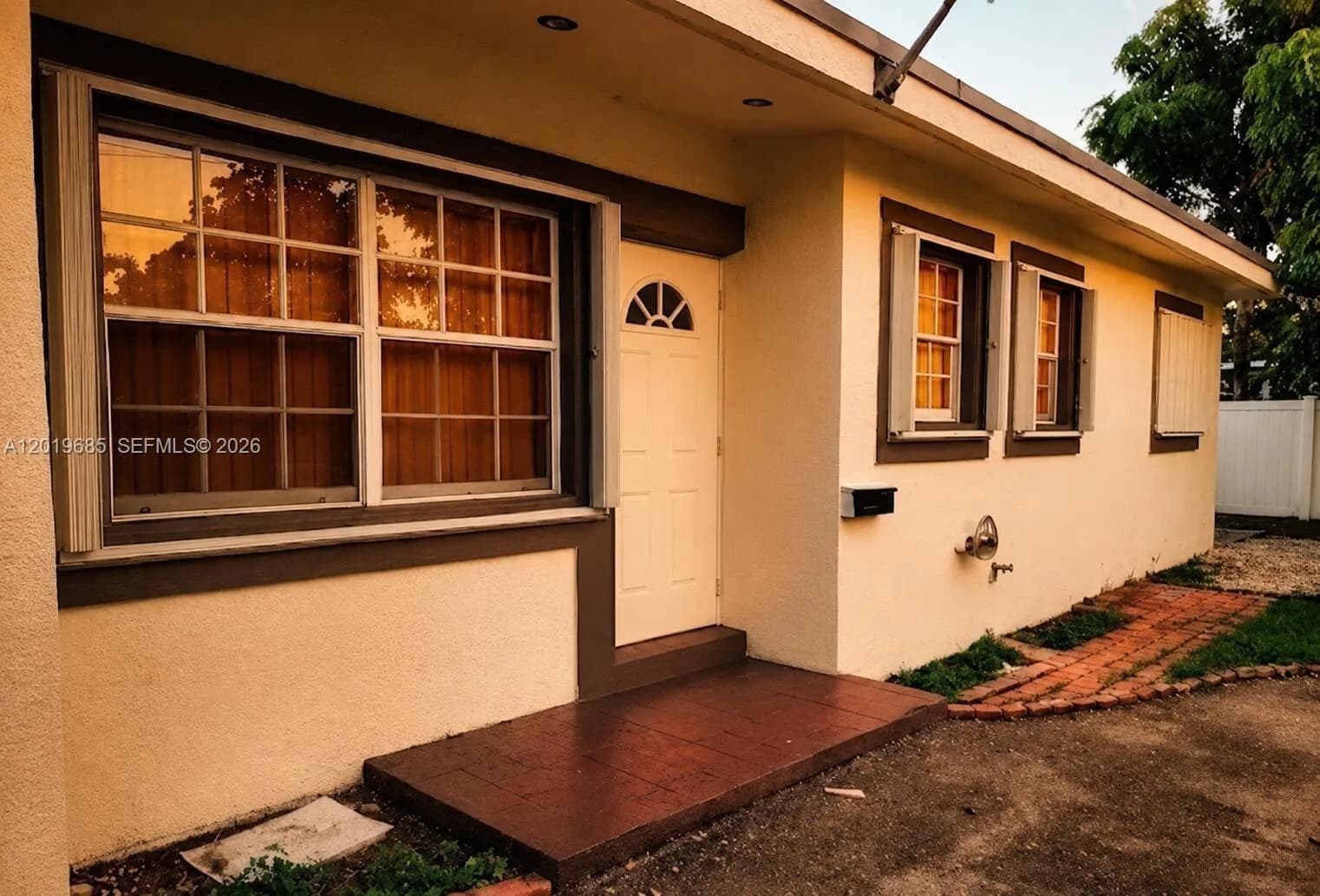 571 NE 172nd St, North Miami Beach, FL 33162