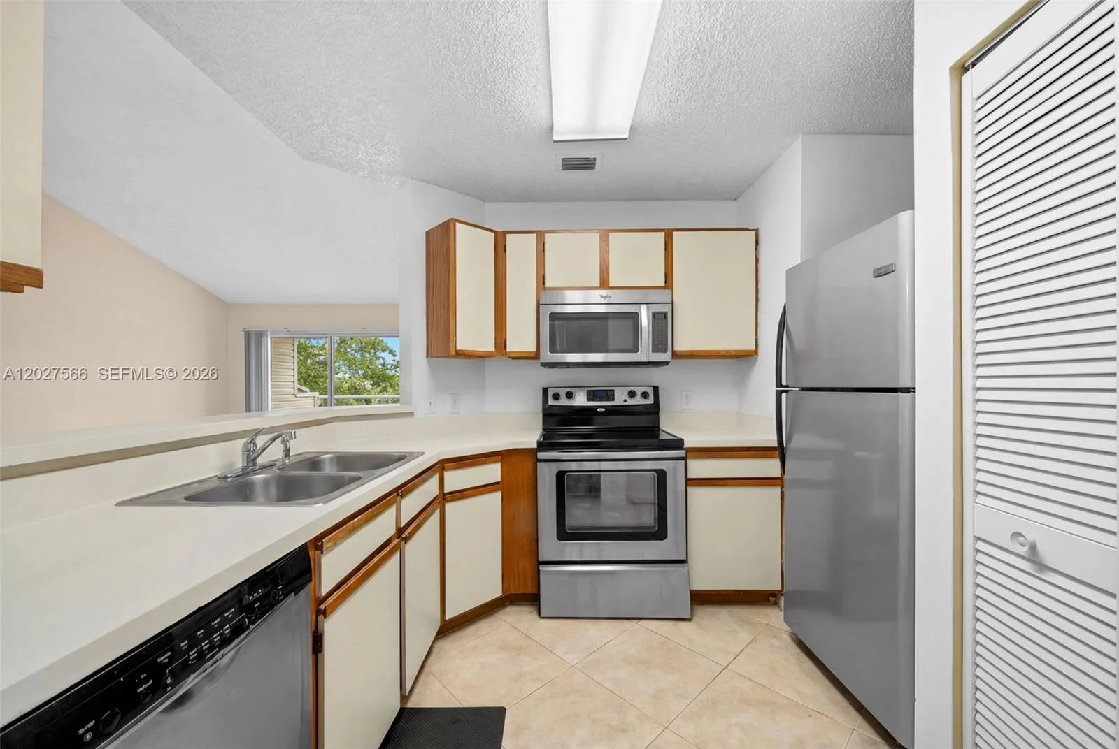 3405 NW 44th St # 205, Oakland Park FL 33309