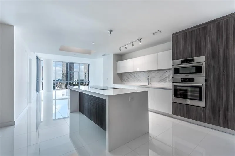 851 NE 1st Avenue # 1912, Miami FL 33132