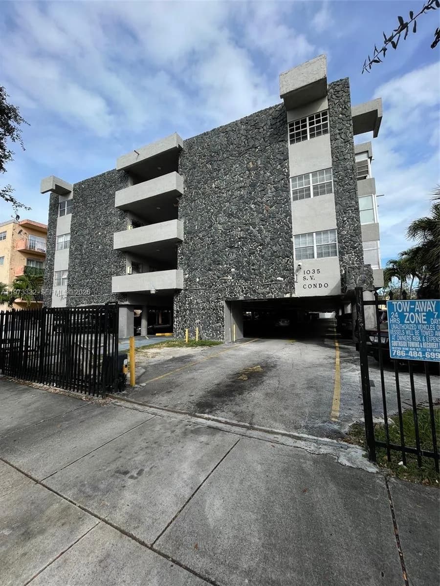 1035 W 77th St # 412, Hialeah FL 33014
