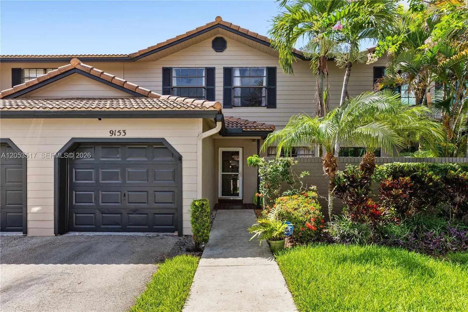 9153 Vineyard Lake Dr, Plantation, FL 33324